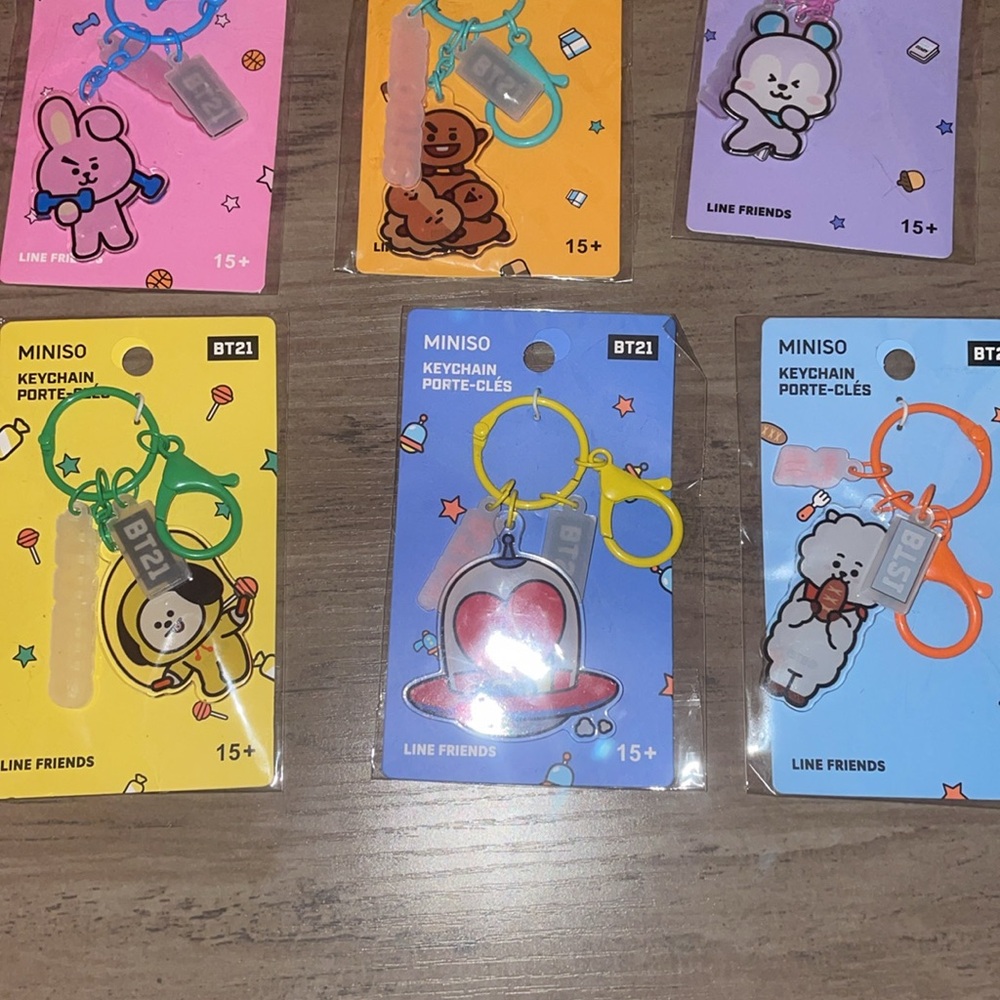 🏝️🎉BT21 Keychains - Picture 3 of 4